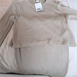 H&M Maternity Light Beige Ribbed Long Sleeve Top and skirt